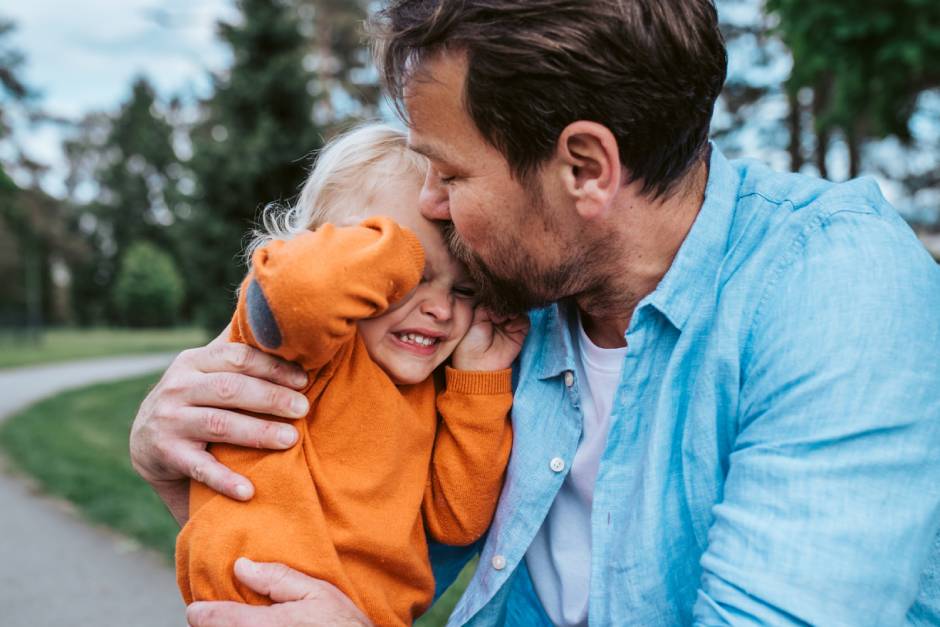 SkyClimb Method, father comforting crying child outdoors demonstrating co-regulation and emotional support techniques